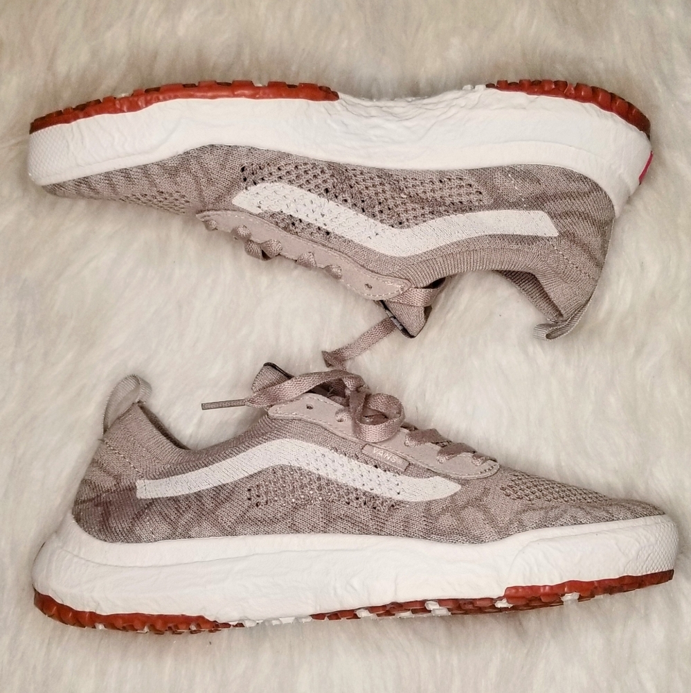 *NEW* VANS UA UltraRange VR3